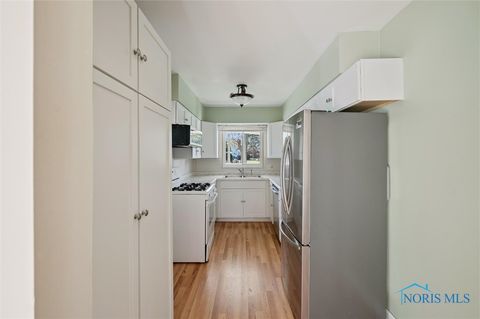 Tiny photo for 2350 Ottawa River Road, Toledo, OH 43611 (MLS # 6136104)