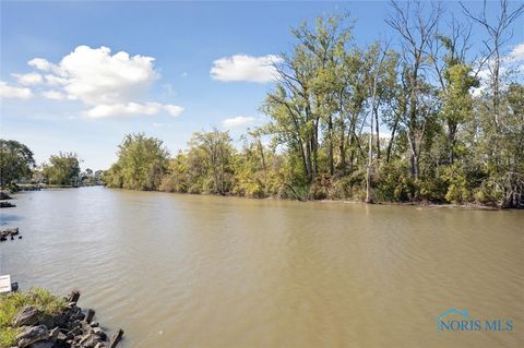 Tiny photo for 2350 Ottawa River Road, Toledo, OH 43611 (MLS # 6136104)
