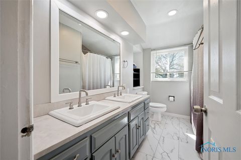 Tiny photo for 2350 Ottawa River Road, Toledo, OH 43611 (MLS # 6136104)