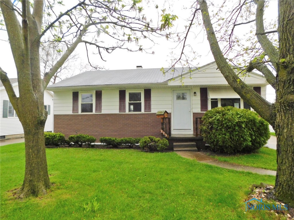223 S Berlin Avenue, Oregon, Ohio image 1