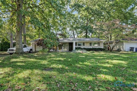 Photo of 3701 Lincolnshire Woods Road, Toledo, OH 43606 (MLS # 6136928)