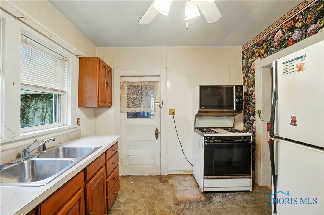 6614 Brint Road, Sylvania, Ohio image 7