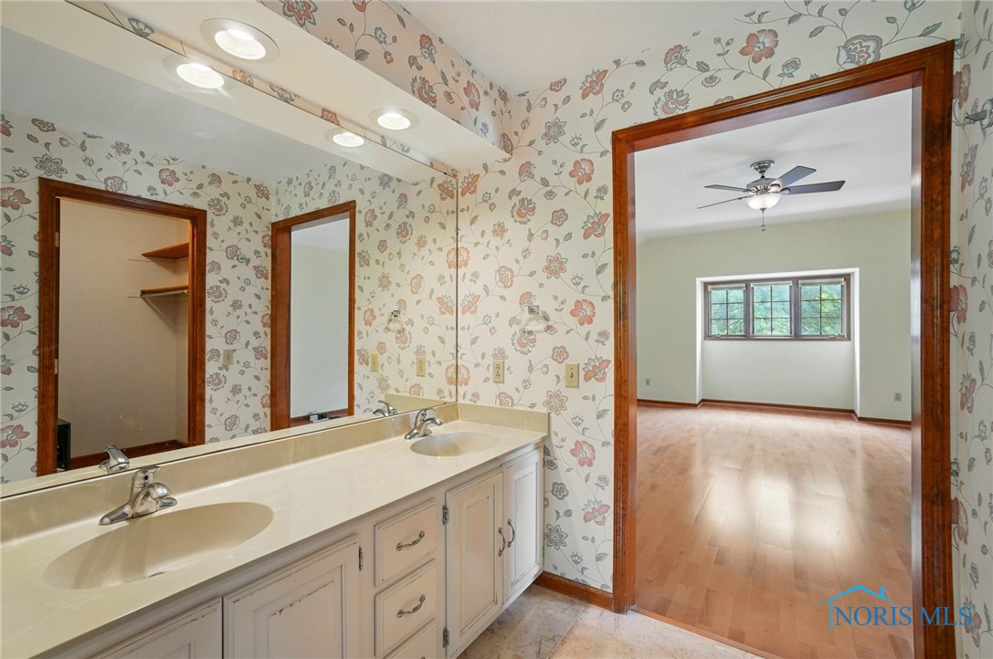 4820 Olde Meadow Lane, Sylvania, Ohio image 24