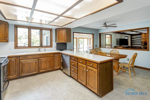 Tiny photo for 7040 Country Creek Road, Maumee, OH 43537 (MLS # 6136881)