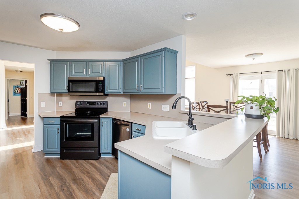 1241 Grassy Lane, Rossford, Ohio image 19