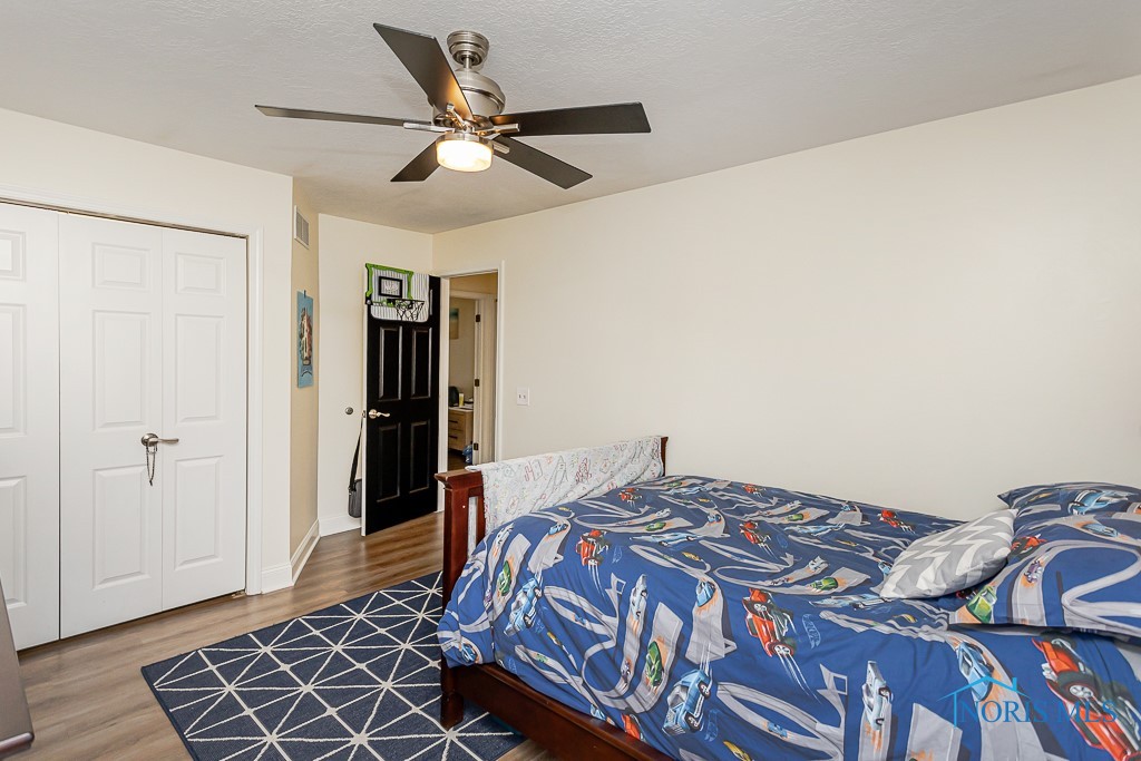 1241 Grassy Lane, Rossford, Ohio image 37