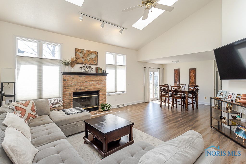 1241 Grassy Lane, Rossford, Ohio image 10