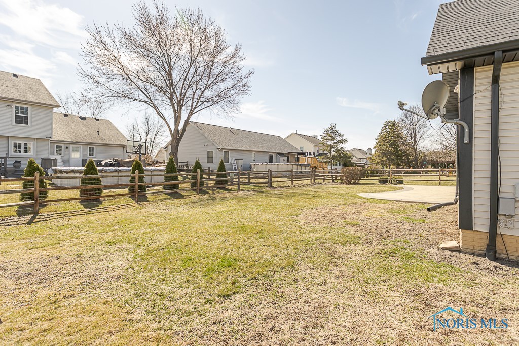 1241 Grassy Lane, Rossford, Ohio image 46
