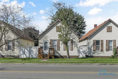 Photo of 121 N Main Street, Walbridge, OH 43465 (MLS # 6136314)