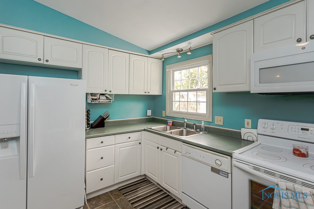 2474 Bedford Lane, Northwood, Ohio image 14