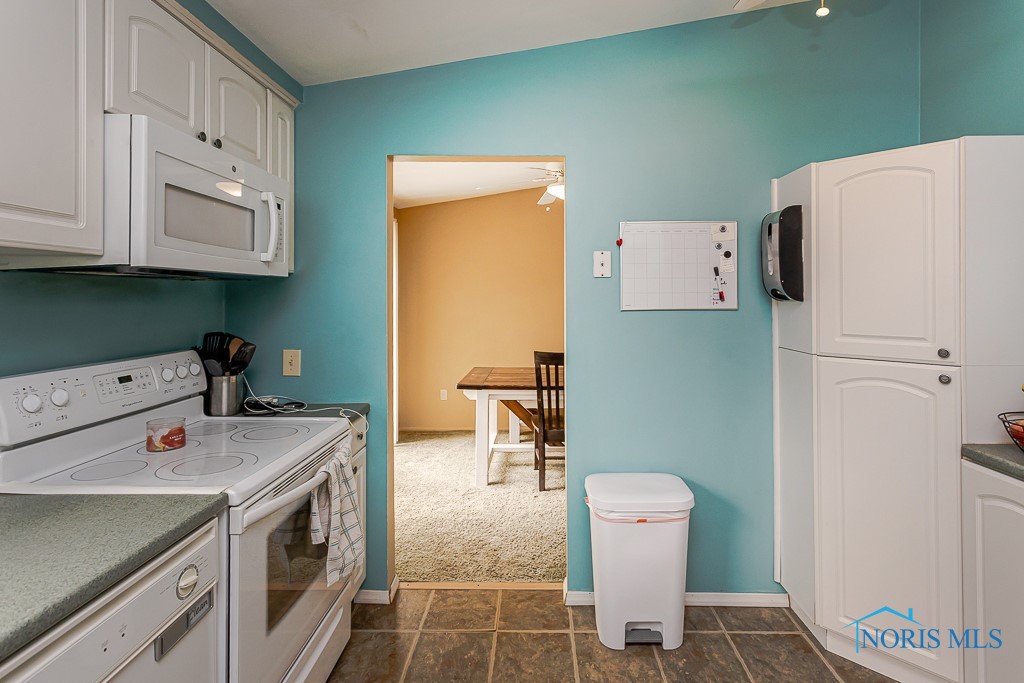 2474 Bedford Lane, Northwood, Ohio image 17