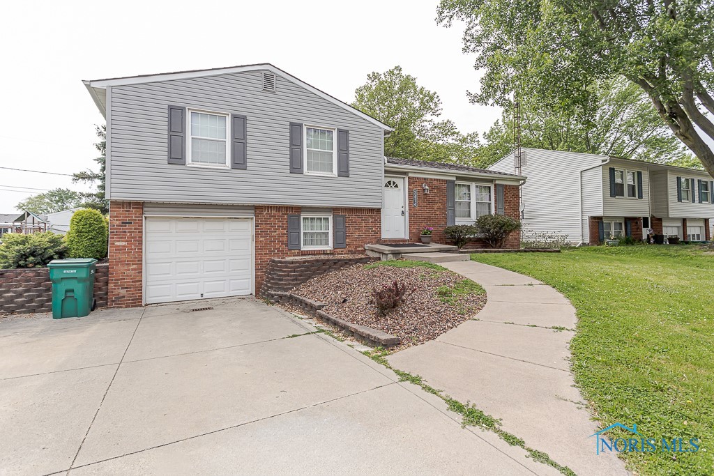 2474 Bedford Lane, Northwood, Ohio image 3