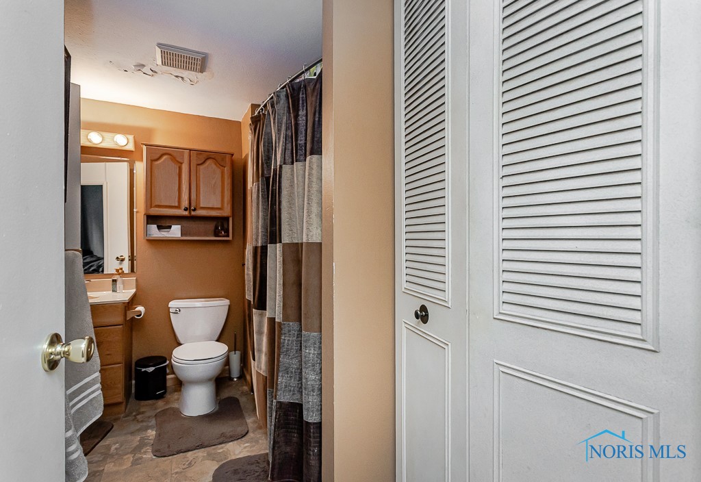 2474 Bedford Lane, Northwood, Ohio image 25