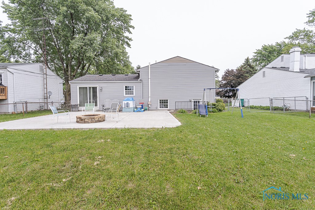 2474 Bedford Lane, Northwood, Ohio image 38