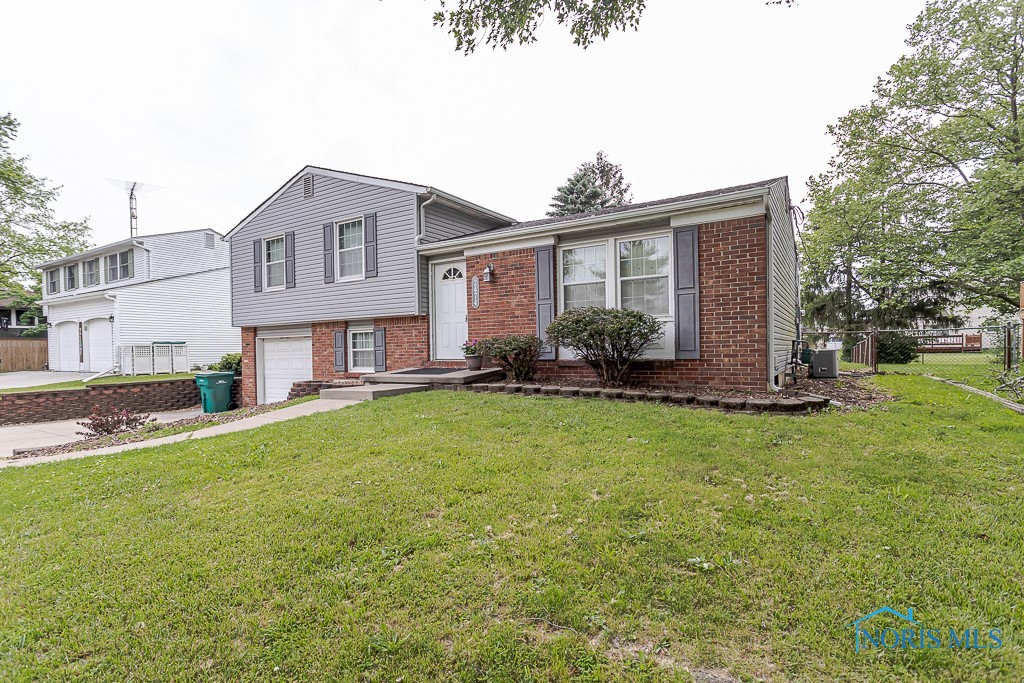 2474 Bedford Lane, Northwood, Ohio image 2