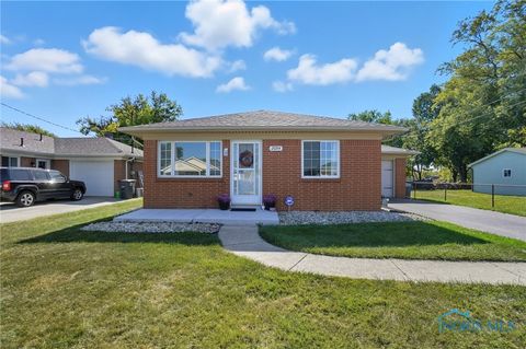 Photo of 2054 Hoops Drive, Toledo, OH 43611 (MLS # 6136463)