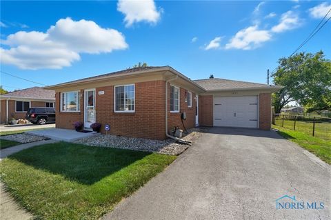 Tiny photo for 2054 Hoops Drive, Toledo, OH 43611 (MLS # 6136463)