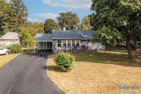 Photo of 6006 Westacre Lane, Toledo, OH 43615 (MLS # 6135892)