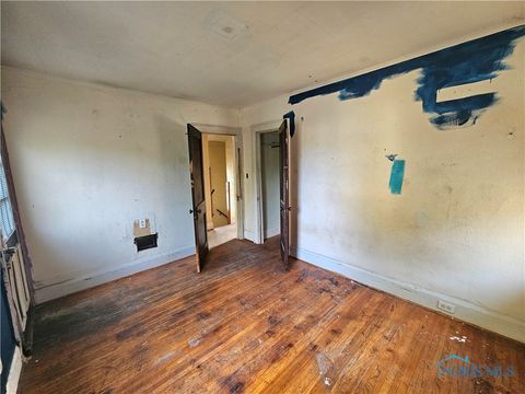Tiny photo for 1016 Woodsdale Avenue, Toledo, OH 43609 (MLS # 6136143)