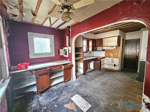 Tiny photo for 1016 Woodsdale Avenue, Toledo, OH 43609 (MLS # 6136143)