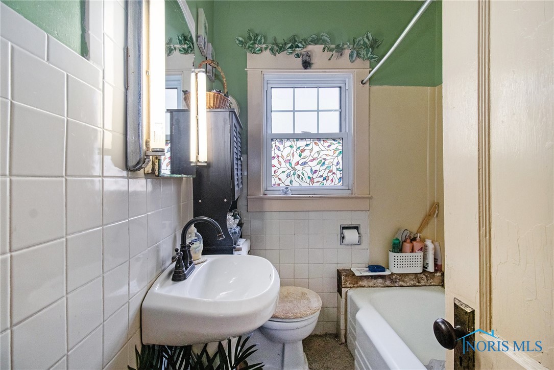 906 Harrow Road, Toledo, Ohio image 14