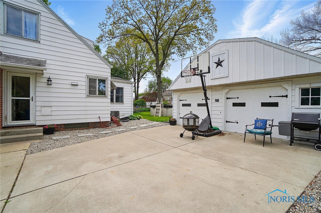 516 Robindale Avenue, Oregon, Ohio image 49