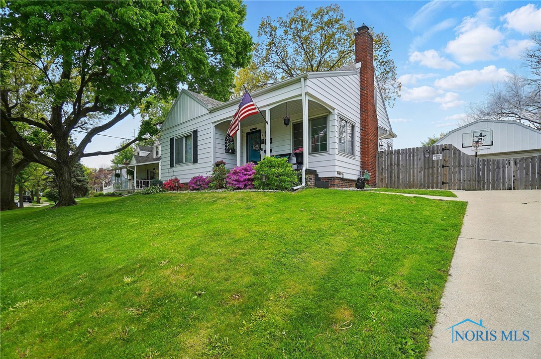 516 Robindale Avenue, Oregon, Ohio image 2