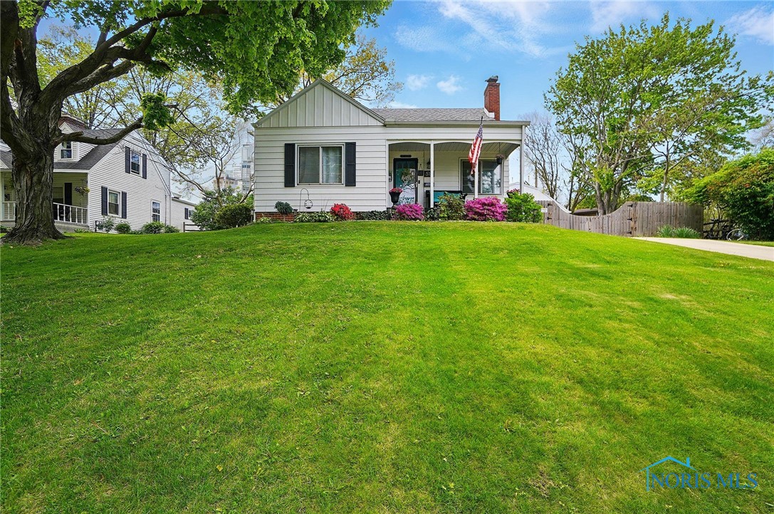 516 Robindale Avenue, Oregon, Ohio image 1
