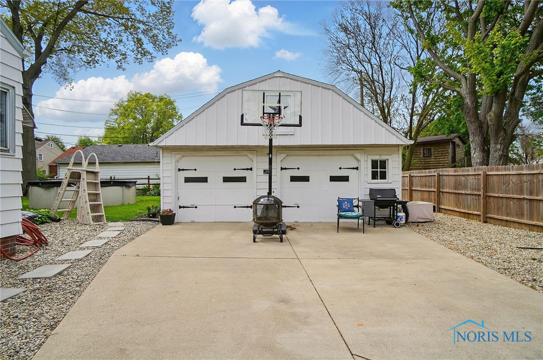 516 Robindale Avenue, Oregon, Ohio image 50