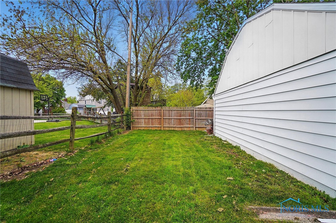 516 Robindale Avenue, Oregon, Ohio image 48