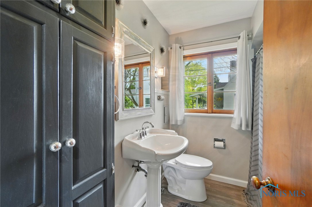 516 Robindale Avenue, Oregon, Ohio image 27