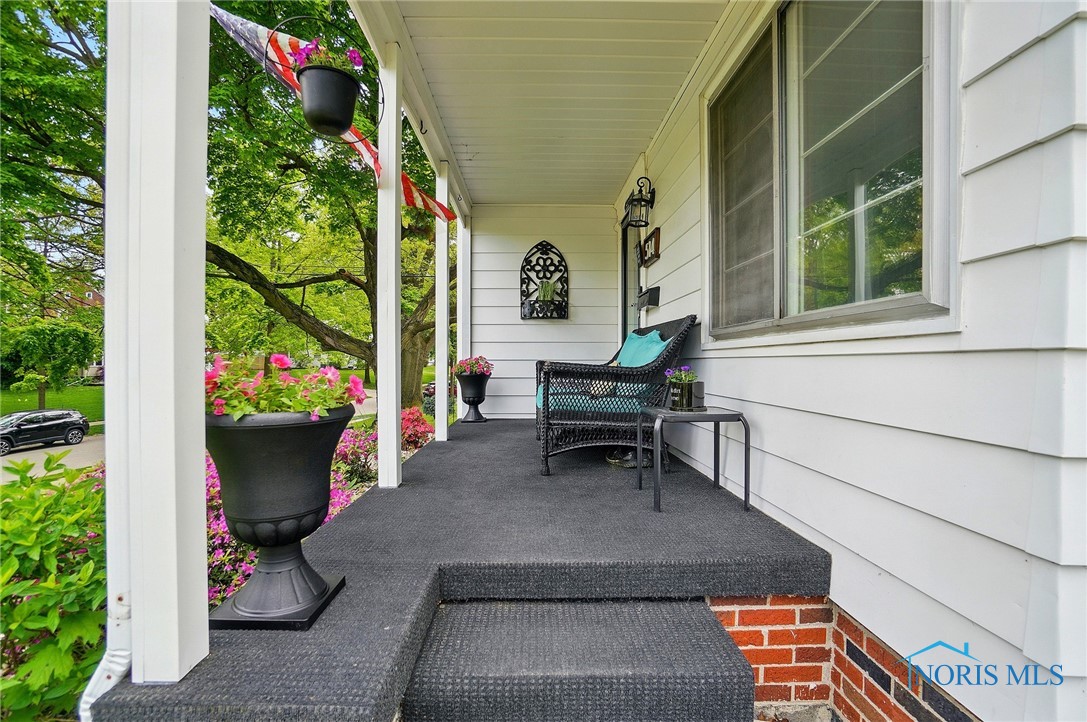 516 Robindale Avenue, Oregon, Ohio image 4