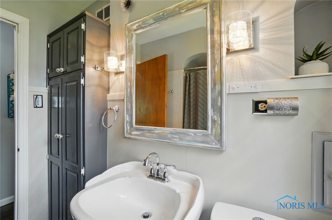 516 Robindale Avenue, Oregon, Ohio image 29