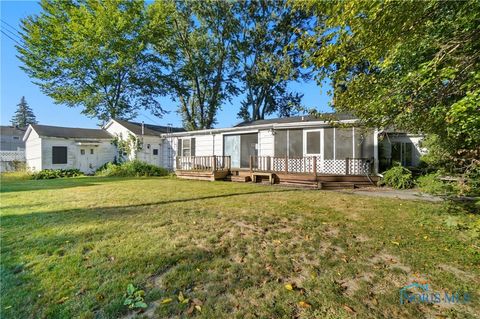 Tiny photo for 716 Farrer Street, Maumee, OH 43537 (MLS # 6136251)