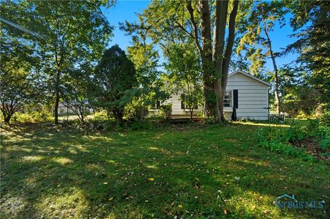 Tiny photo for 716 Farrer Street, Maumee, OH 43537 (MLS # 6136251)