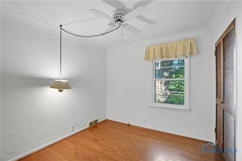 Tiny photo for 716 Farrer Street, Maumee, OH 43537 (MLS # 6136251)