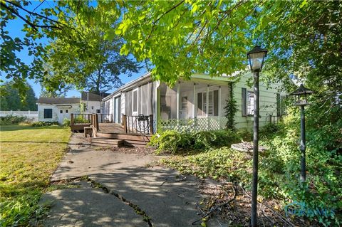 Tiny photo for 716 Farrer Street, Maumee, OH 43537 (MLS # 6136251)