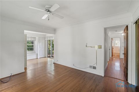 Tiny photo for 716 Farrer Street, Maumee, OH 43537 (MLS # 6136251)