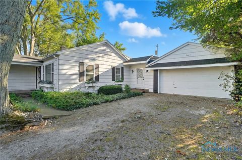 Tiny photo for 716 Farrer Street, Maumee, OH 43537 (MLS # 6136251)