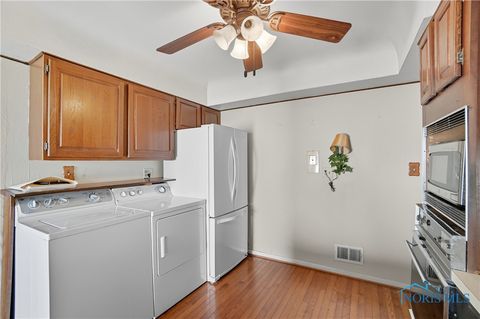 Tiny photo for 716 Farrer Street, Maumee, OH 43537 (MLS # 6136251)
