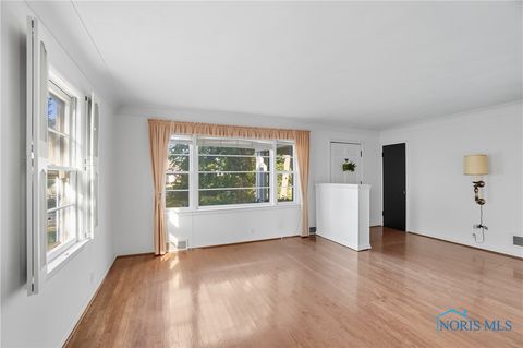 Tiny photo for 716 Farrer Street, Maumee, OH 43537 (MLS # 6136251)
