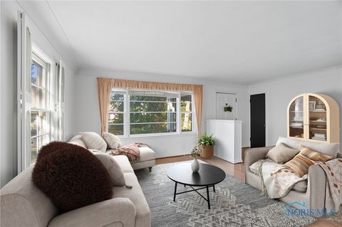 Tiny photo for 716 Farrer Street, Maumee, OH 43537 (MLS # 6136251)