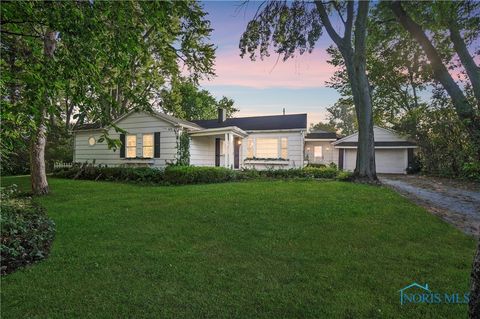 Photo of 716 Farrer Street, Maumee, OH 43537 (MLS # 6136251)