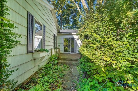Tiny photo for 716 Farrer Street, Maumee, OH 43537 (MLS # 6136251)