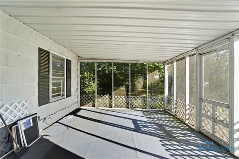 Tiny photo for 716 Farrer Street, Maumee, OH 43537 (MLS # 6136251)