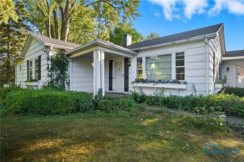 Tiny photo for 716 Farrer Street, Maumee, OH 43537 (MLS # 6136251)