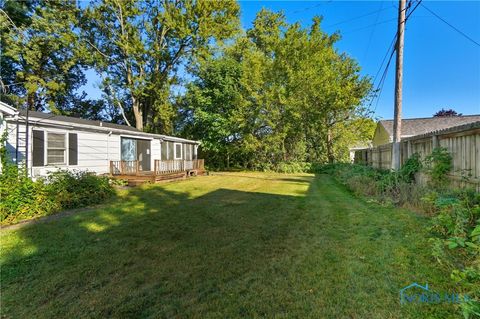 Tiny photo for 716 Farrer Street, Maumee, OH 43537 (MLS # 6136251)