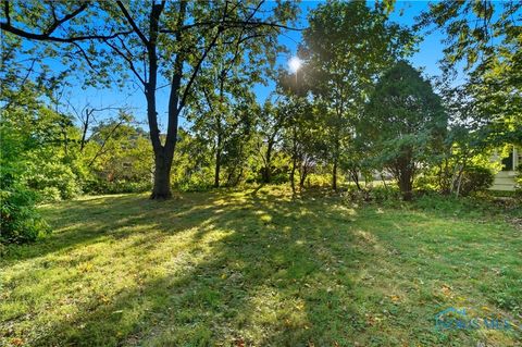 Tiny photo for 716 Farrer Street, Maumee, OH 43537 (MLS # 6136251)