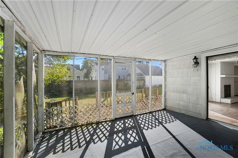 Tiny photo for 716 Farrer Street, Maumee, OH 43537 (MLS # 6136251)