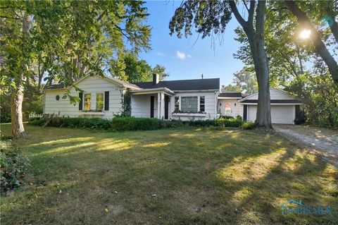 Tiny photo for 716 Farrer Street, Maumee, OH 43537 (MLS # 6136251)